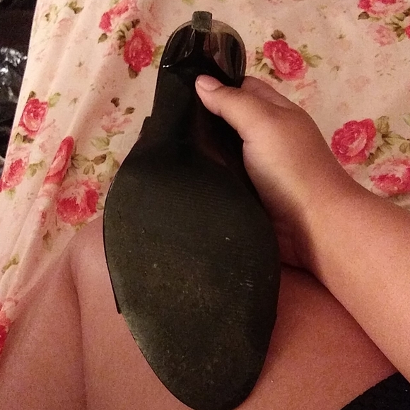 Black GUESS heels Size 10 - Picture 4 of 4